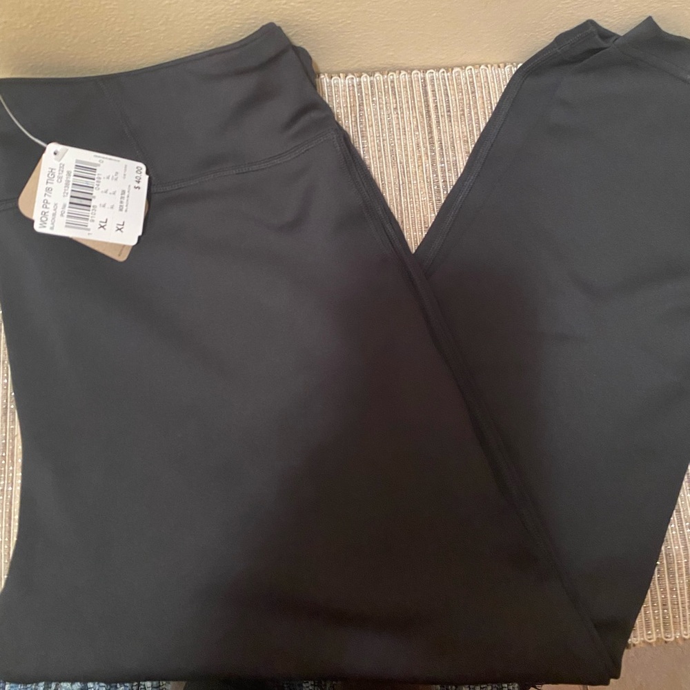 Women’s athletic mid calf leggings